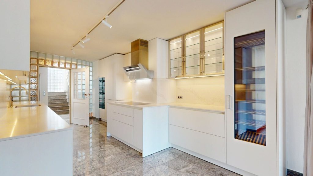 Immobilienangebot - Frechen - Alle - Stilvolles Wohnen – Traumgarten mit Pool und exklusivem Komfort