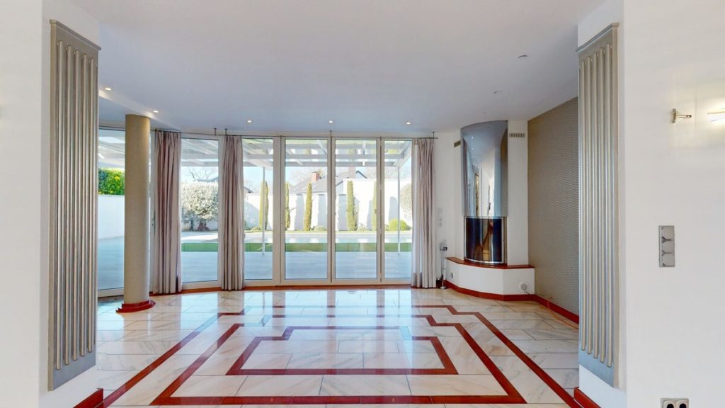 Immobilienangebot - Frechen - Alle - Stilvolles Wohnen – Traumgarten mit Pool und exklusivem Komfort