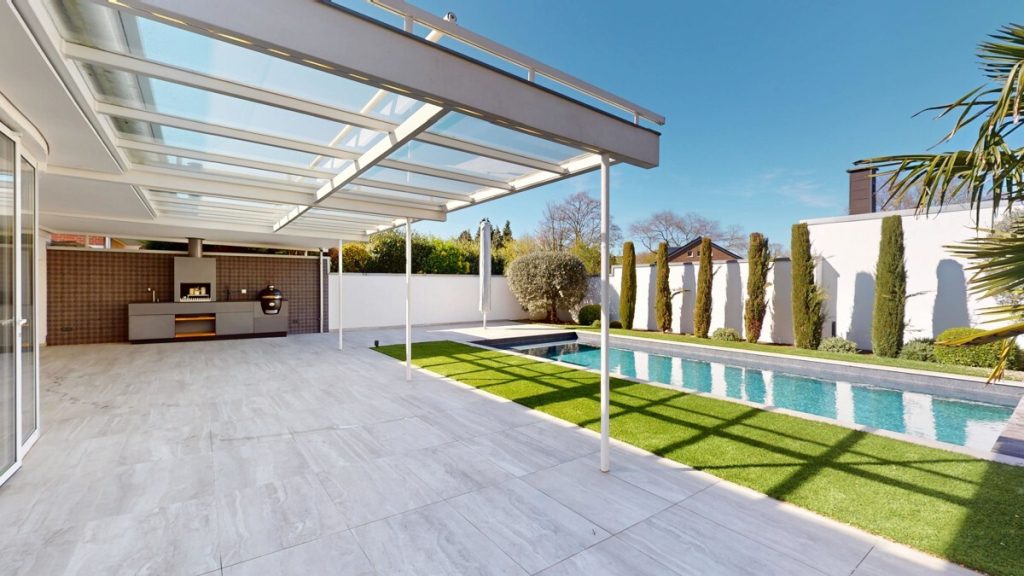Immobilienangebot - Frechen - Alle - Stilvolles Wohnen – Traumgarten mit Pool und exklusivem Komfort