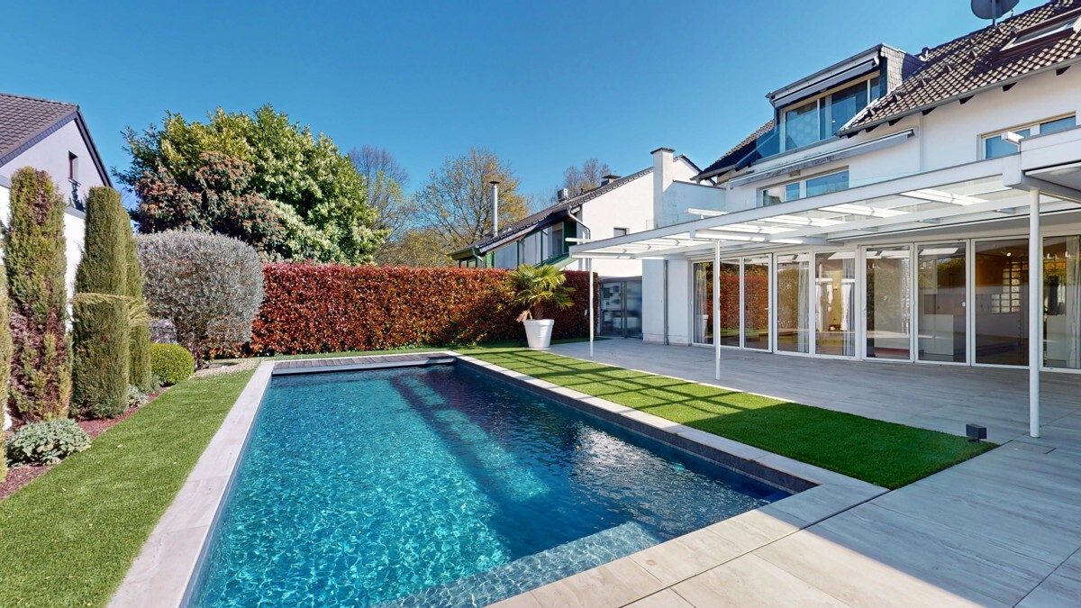 Immobilienangebot - Frechen - Alle - Stilvolles Wohnen – Traumgarten mit Pool und exklusivem Komfort