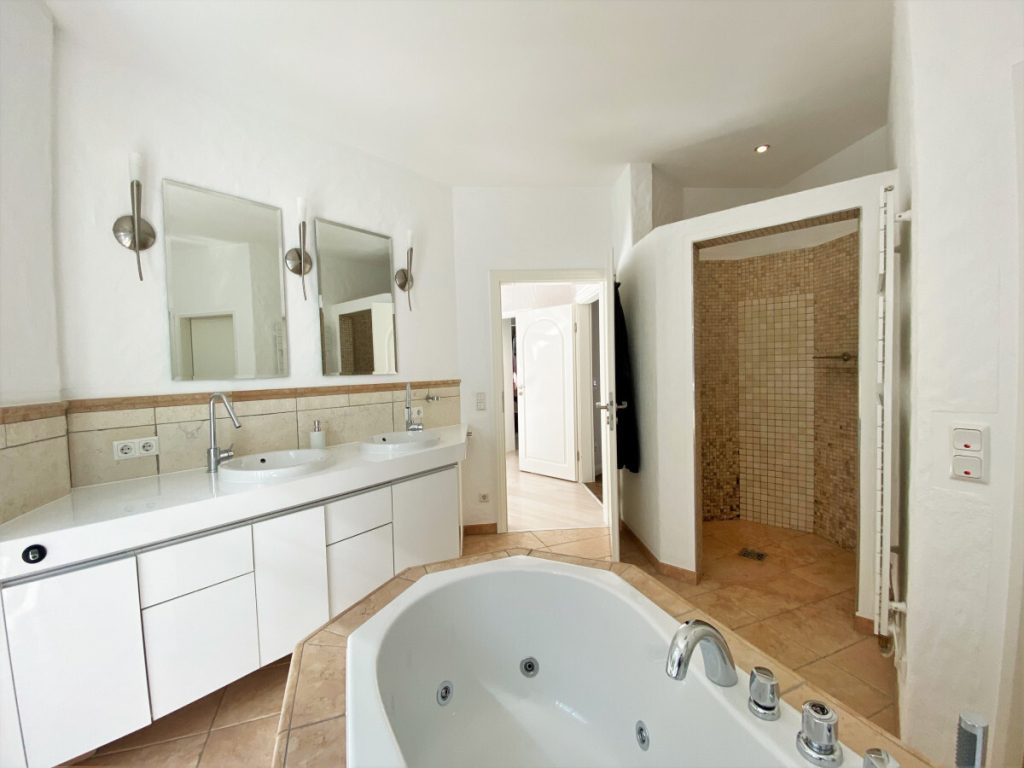Immobilienangebot - Gummersbach - Alle - GM-Berstig ¦¦ Luxus EFH ¦¦ Parkett ¦¦ EBK ¦¦ Ruhige Lage ¦¦ virtuelle Tour