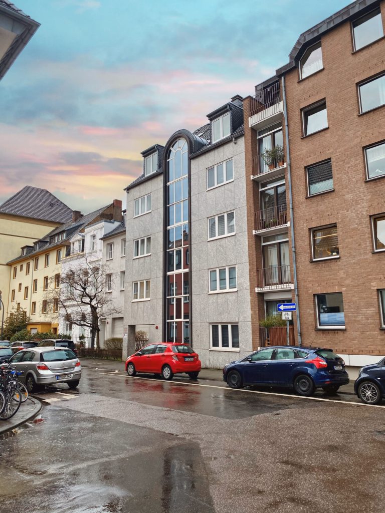 Immobilienangebot - Köln - Alle - Köln-Lindenthal ¦¦ Top-Lage ¦¦ 2 Zimmer ¦¦ EBK ¦¦ Parkett ¦¦ sehr gepflegtes Objekt