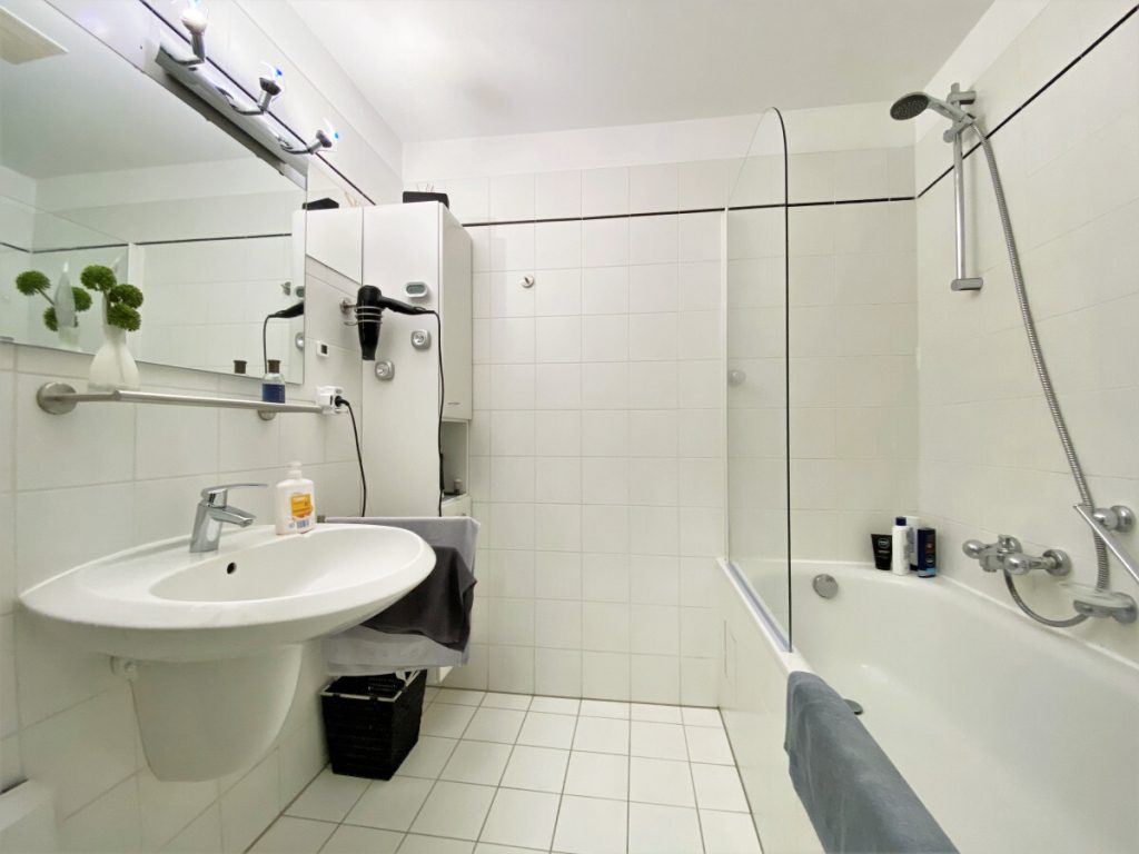 Immobilienangebot - Köln - Alle - Köln-Lindenthal ¦¦ Top-Lage ¦¦ 2 Zimmer ¦¦ EBK ¦¦ Parkett ¦¦ sehr gepflegtes Objekt