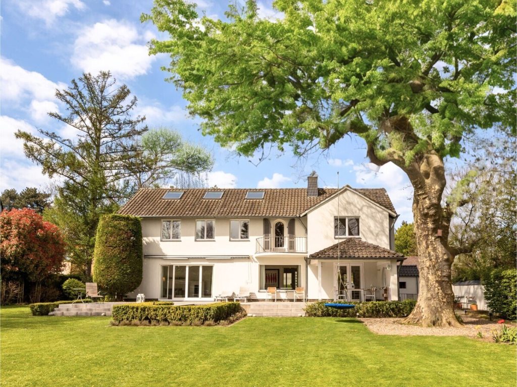 Immobilienangebot - Pulheim-Brauweiler - Alle - Villa mit Traumgrundstück in Top-Lage