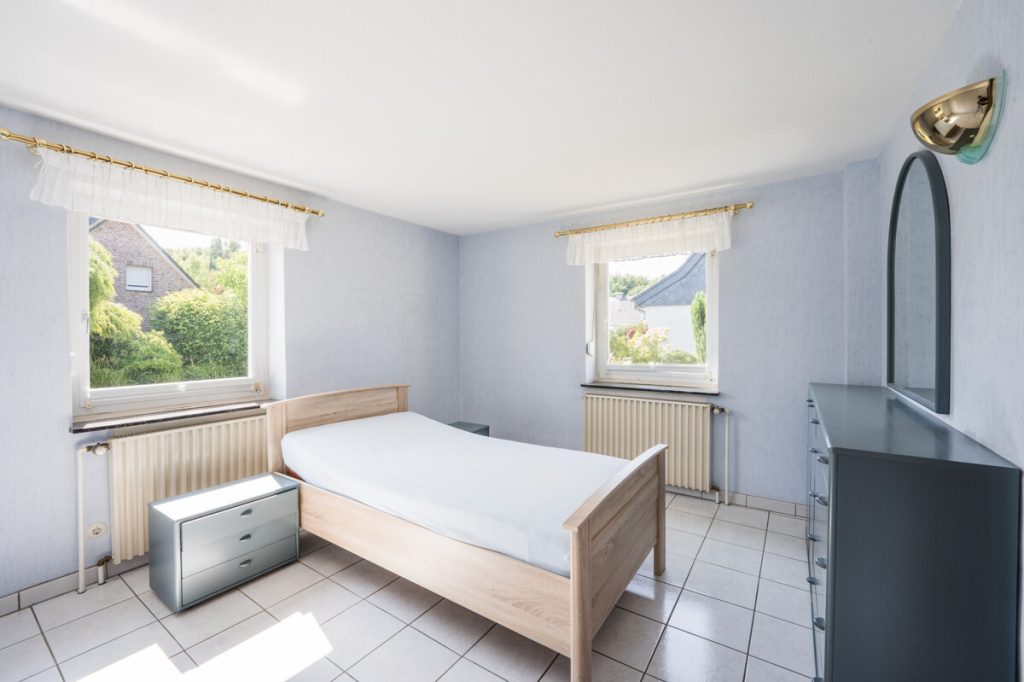 Immobilienangebot - Herzogenrath / Kohlscheid - Alle - Charmantes Einfamilienhaus mit großem Grundstück in ruhiger Wohnlage