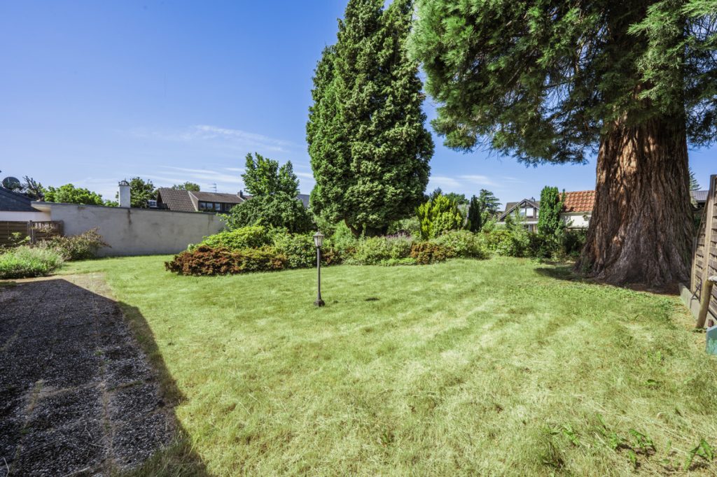 Immobilienangebot - Herzogenrath / Kohlscheid - Alle - Charmantes Einfamilienhaus mit großem Grundstück in ruhiger Wohnlage