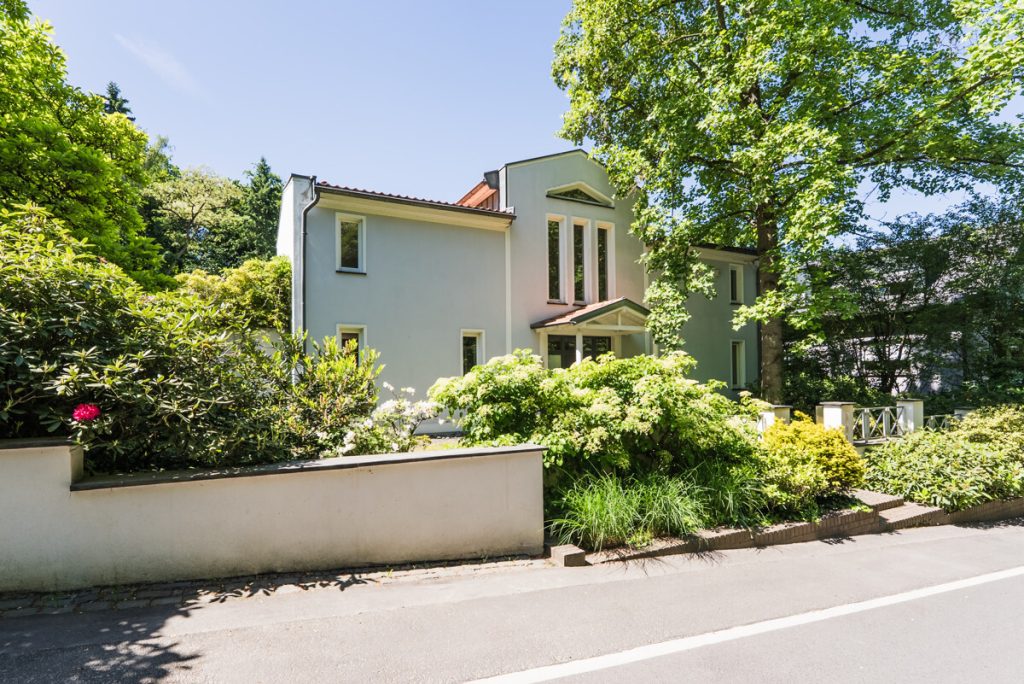 Immobilienangebot - Frechen / Königsdorf - Alle - Exklusives Anwesen am Königsdorfer Forst  -  Parkähnliche Anlage auf 2.731 m²  -  Privater Waldzugang