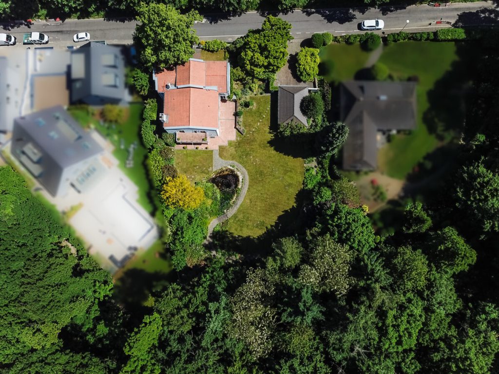 Immobilienangebot - Frechen / Königsdorf - Alle - Exklusives Anwesen am Königsdorfer Forst  -  Parkähnliche Anlage auf 2.731 m²  -  Privater Waldzugang