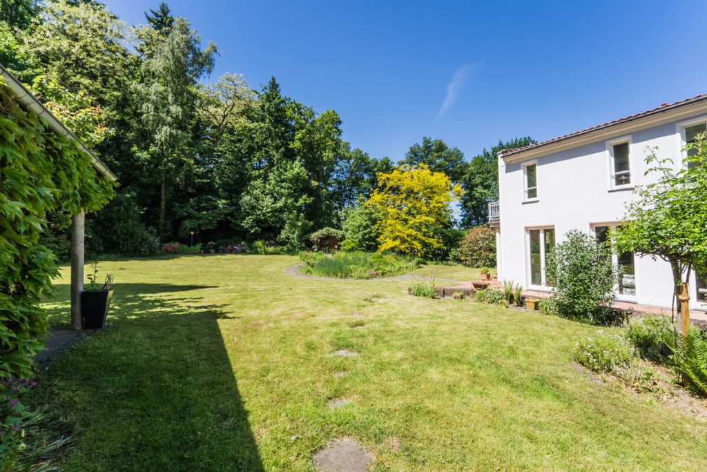 Immobilienangebot - Frechen / Königsdorf - Alle - Exklusives Anwesen am Königsdorfer Forst  -  Parkähnliche Anlage auf 2.731 m²  -  Privater Waldzugang
