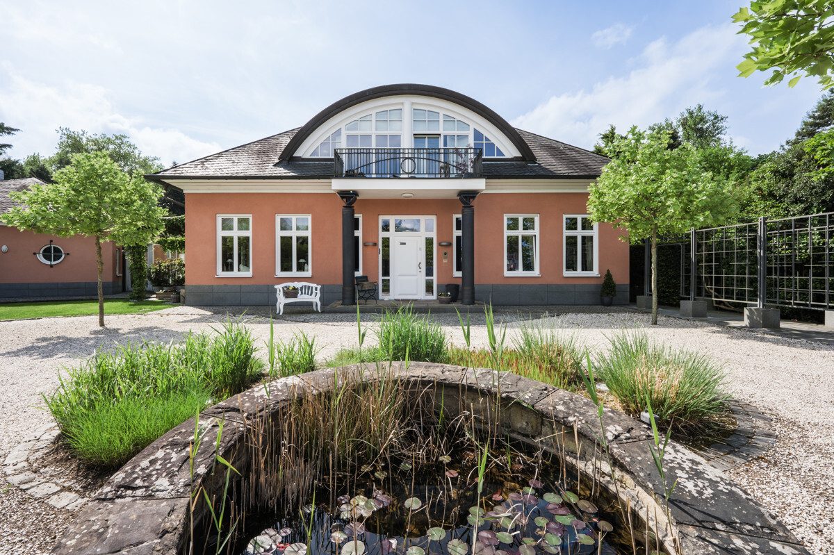Immobilienangebot - Bergheim - Alle - Luxus Villa mit Schwimmhalle  -  Park-Ensemble  -  Sauna  -  Garagen