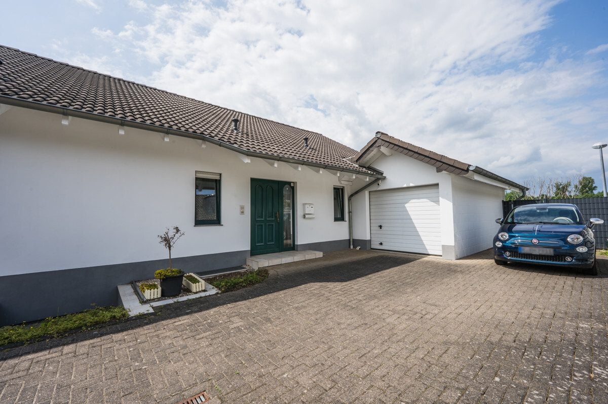 Immobilienangebot - Bergheim - Alle - Ausbaufähiges Einfamilienhaus direkt am Feld  -  unverbaute Sicht  -  Sofort verfügbar
