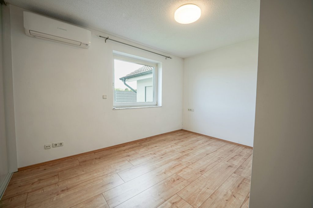 Immobilienangebot - Bergheim - Alle - Ausbaufähiges Einfamilienhaus  -  unverbaute Sicht  -  Sofort verfügbar