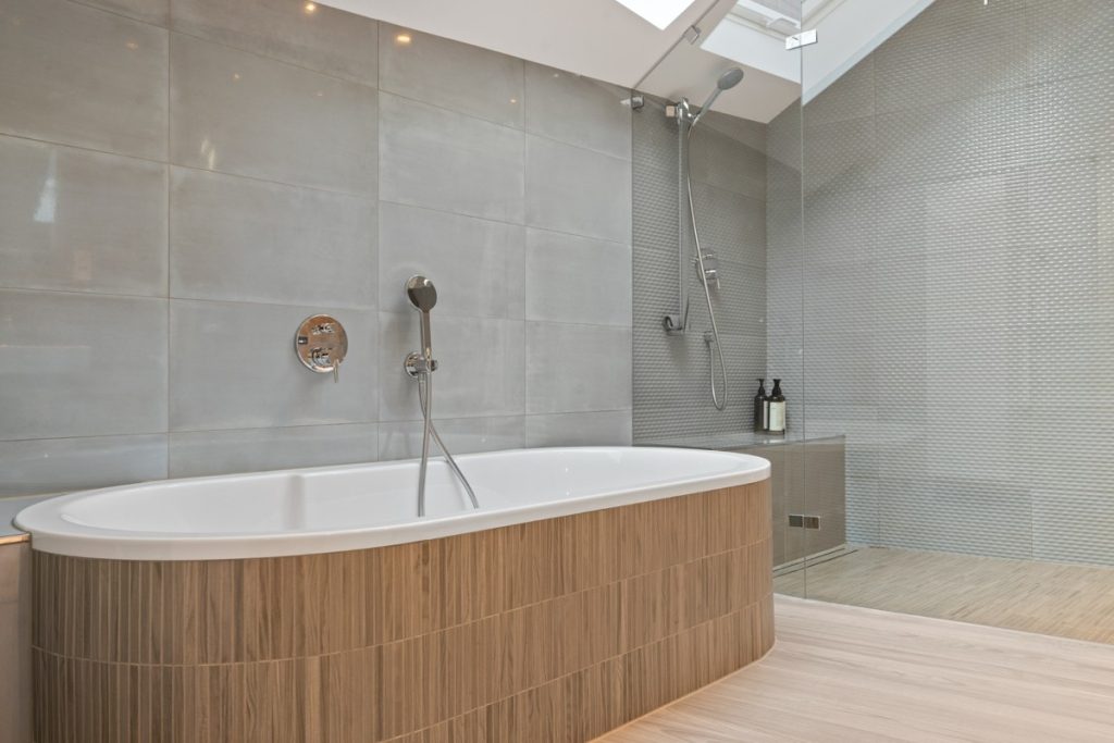 Immobilienangebot - Hürth - Alle - Exklusives Wohnen auf höchstem Niveau  -  außergewöhnliche Architektur in begehrter Lage
