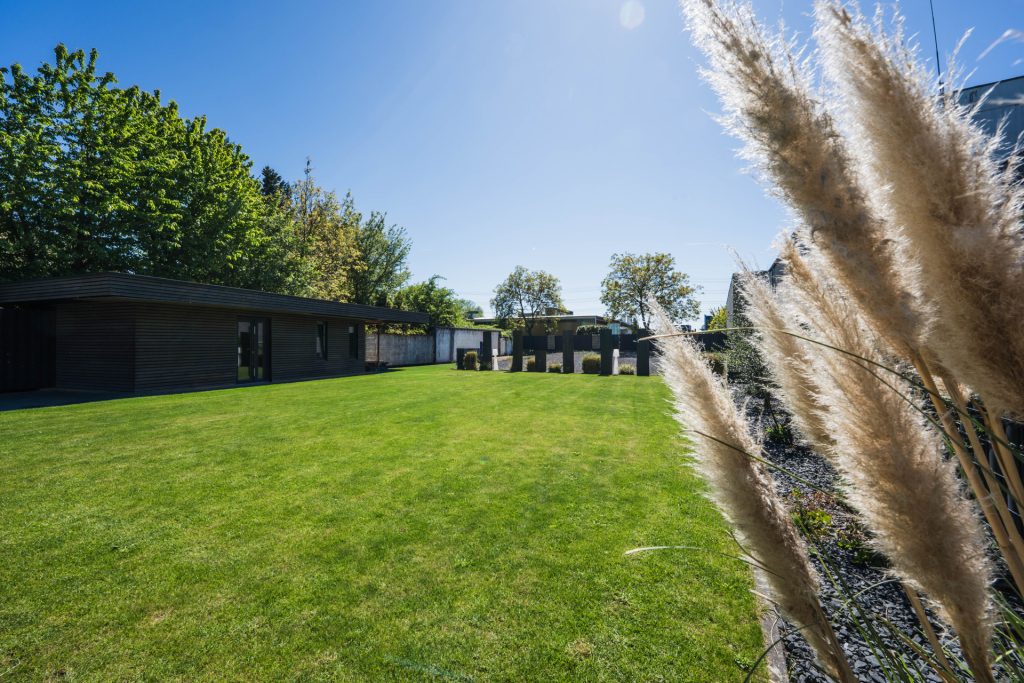 Immobilienangebot - Hürth - Alle - Exklusives Wohnen auf höchstem Niveau  -  außergewöhnliche Architektur in begehrter Lage