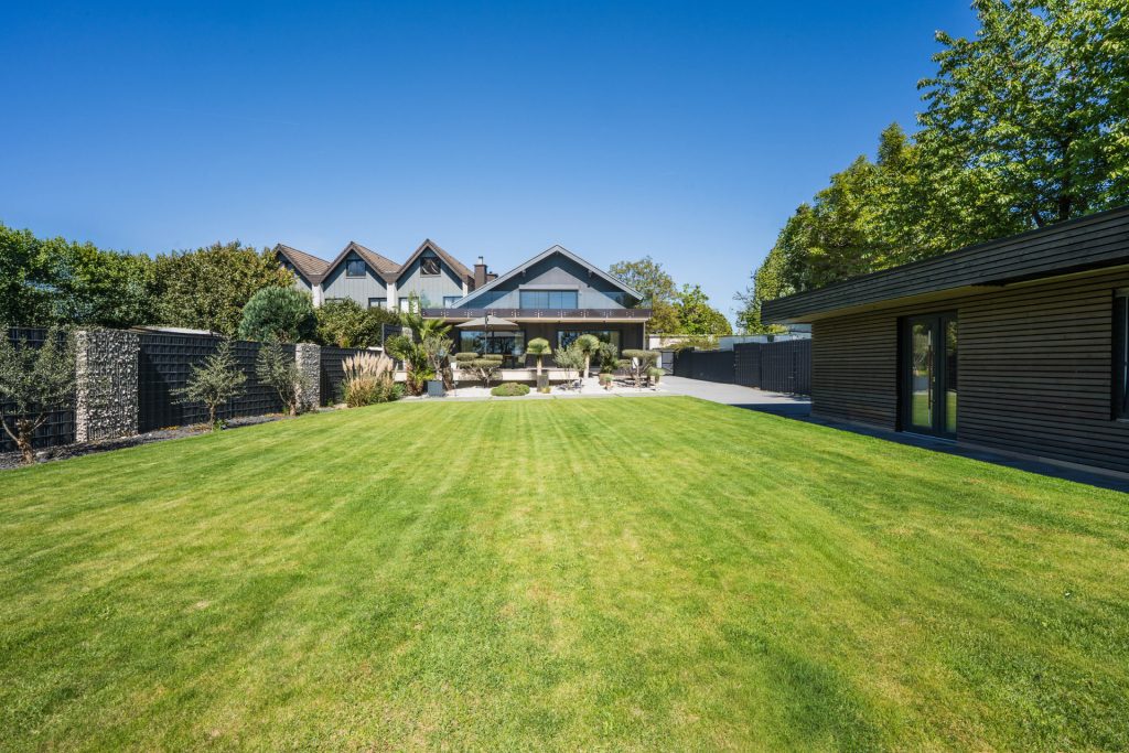 Immobilienangebot - Hürth - Alle - Exklusives Wohnen auf höchstem Niveau  -  außergewöhnliche Architektur in begehrter Lage
