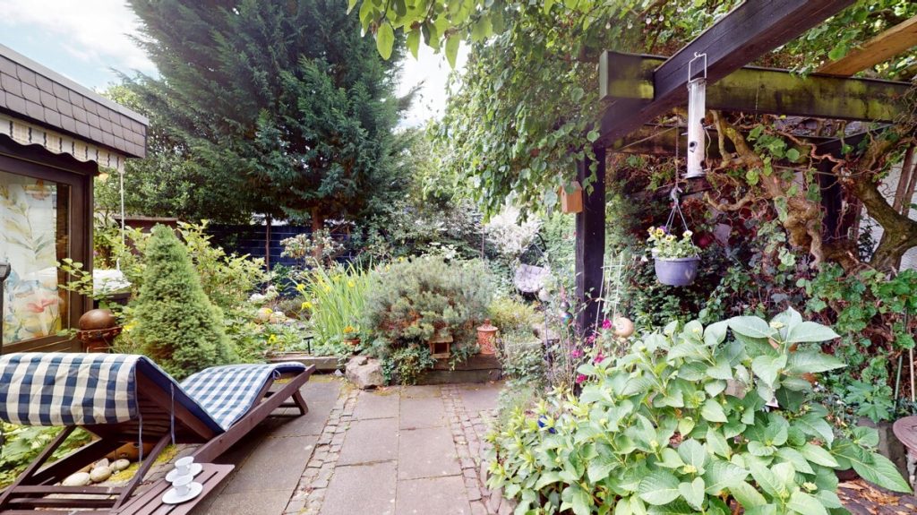 Immobilienangebot - Erftstadt - Alle - Licht  -  Leben  -  Lieblingsplatz  -  Teilsanierter Bungalow mit Gartenoase