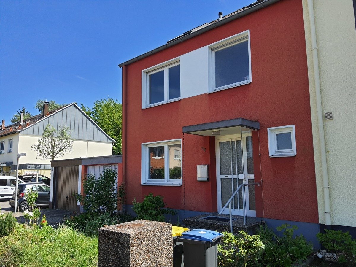Immobilienangebot - Köln / Pesch - Alle - Charmantes Reiheneckhaus  -  Sanierung notwendig  -  familiär  -  Veedel-Charme