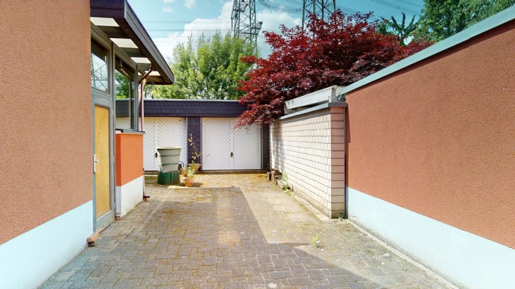 Immobilienangebot - Hürth - Alle - Charmante Doppelhaushälfte  -  Großer Garten  -  Viel Potenzial in Hürth-Efferen
