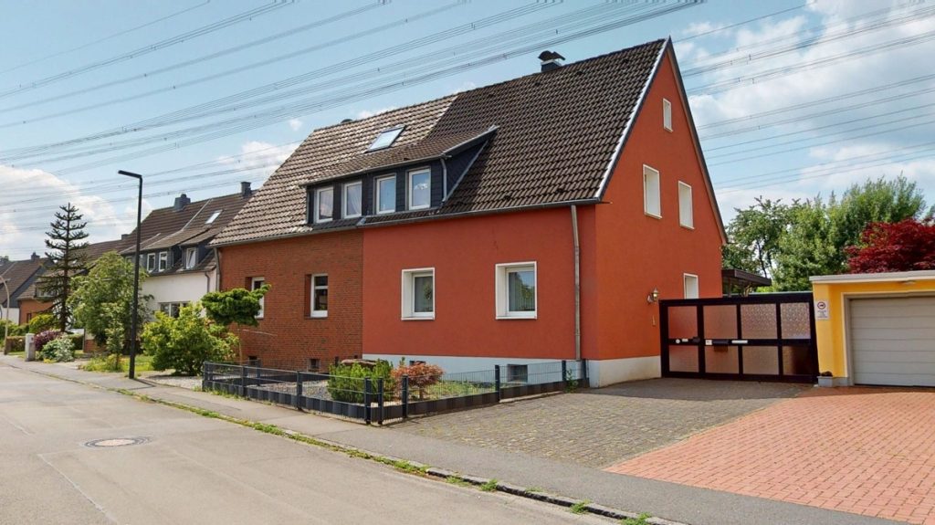 Immobilienangebot - Hürth - Alle - Charmante Doppelhaushälfte  -  Großer Garten  -  Viel Potenzial in Hürth-Efferen