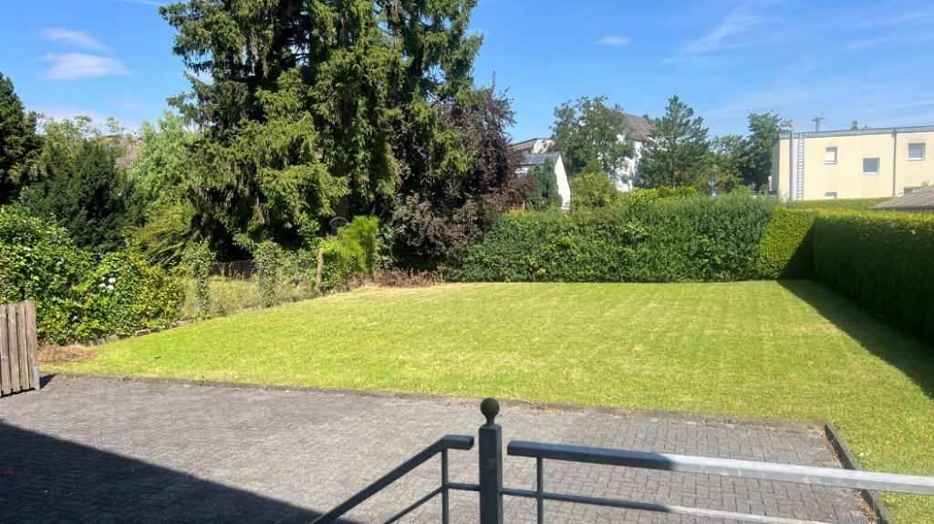 Immobilienangebot - Troisdorf - Alle - Moderne Architektur  -  Familien willkommen  -  Toller Garten