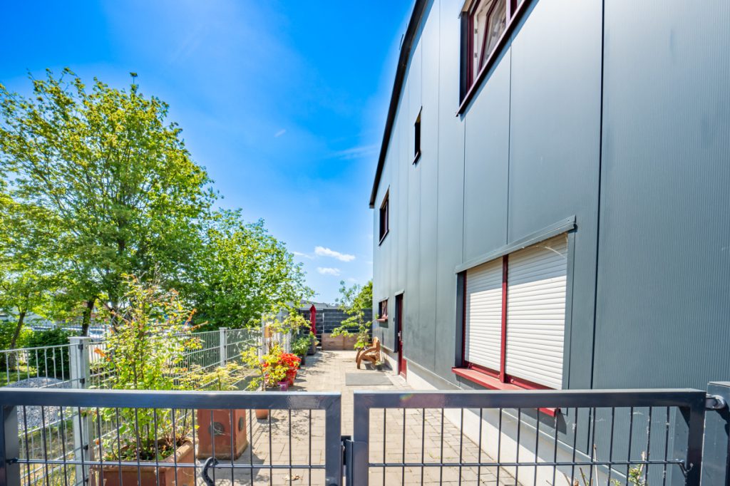 Immobilienangebot - Kerpen - Alle - Wohnen und Büros flexibel teilbar  - 
ca. 390 m² Lagerhalle mit 3 Toren