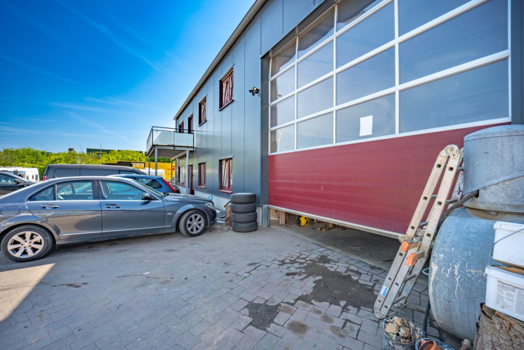 Immobilienangebot - Kerpen - Alle - Wohnen und Büros flexibel teilbar  - 
ca. 390 m² Lagerhalle mit 3 Toren