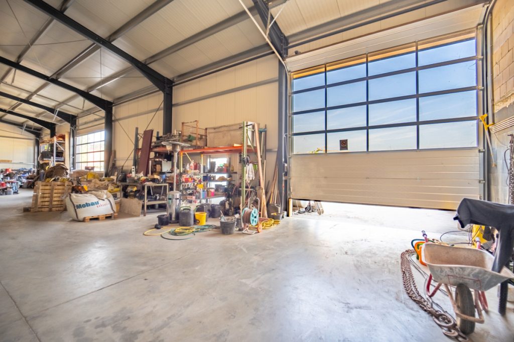 Immobilienangebot - Kerpen - Alle - Wohnen und Büros flexibel teilbar  - 
ca. 390 m² Lagerhalle mit 3 Toren