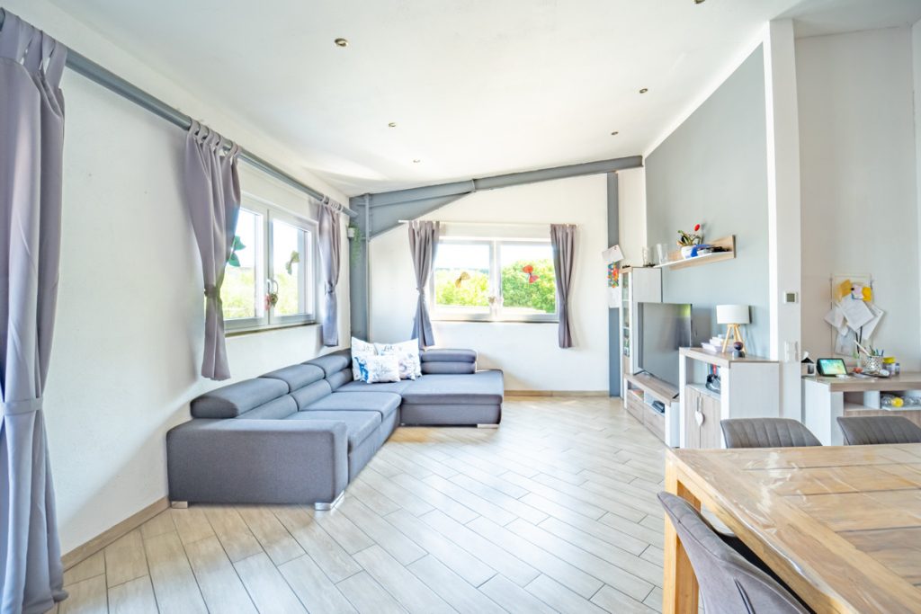 Immobilienangebot - Kerpen - Alle - Wohnen und Büros flexibel teilbar  - 
ca. 390 m² Lagerhalle mit 3 Toren