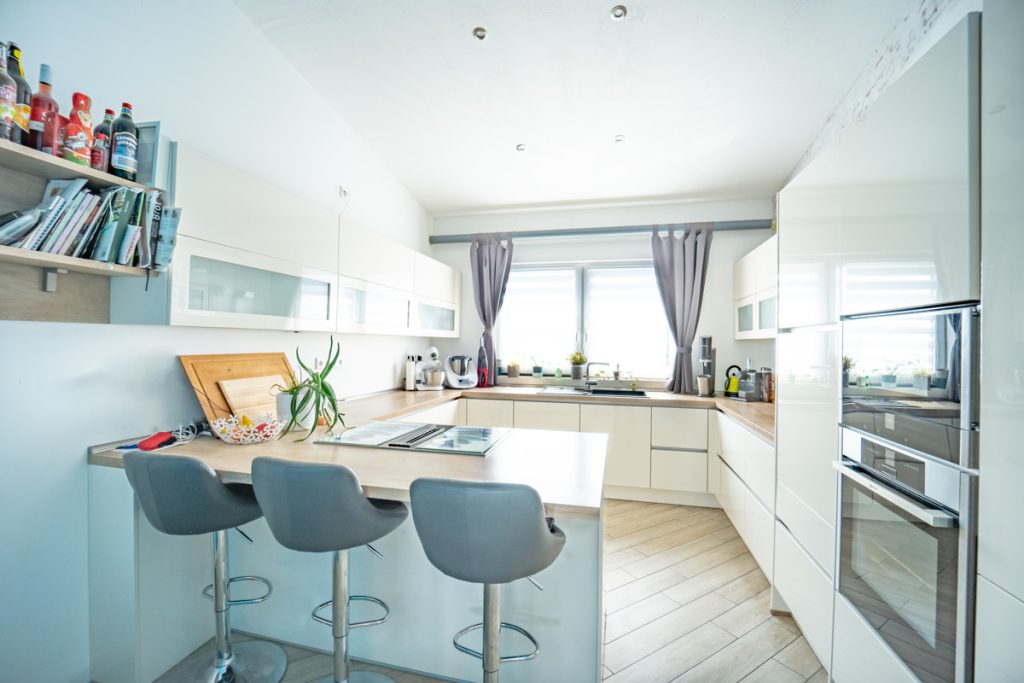 Immobilienangebot - Kerpen - Alle - Wohnen und Büros flexibel teilbar  - 
ca. 390 m² Lagerhalle mit 3 Toren