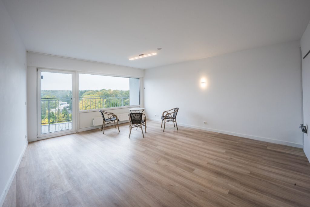 Immobilienangebot - Stolberg (Rheinland) - Alle - Modernisierte 1-Zimmer-Wohnung im 7.OG mit Balkon & Weitblick ins Grüne