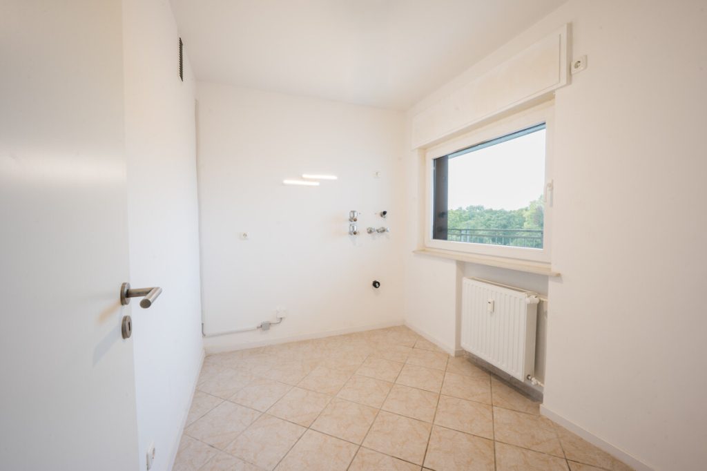 Immobilienangebot - Stolberg (Rheinland) - Alle - Modernisierte 1-Zimmer-Wohnung im 7.OG mit Balkon & Weitblick ins Grüne