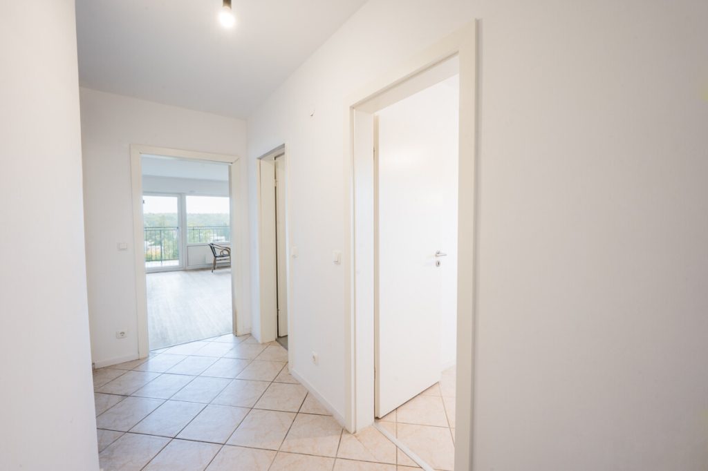 Immobilienangebot - Stolberg (Rheinland) - Alle - Modernisierte 1-Zimmer-Wohnung im 7.OG mit Balkon & Weitblick ins Grüne