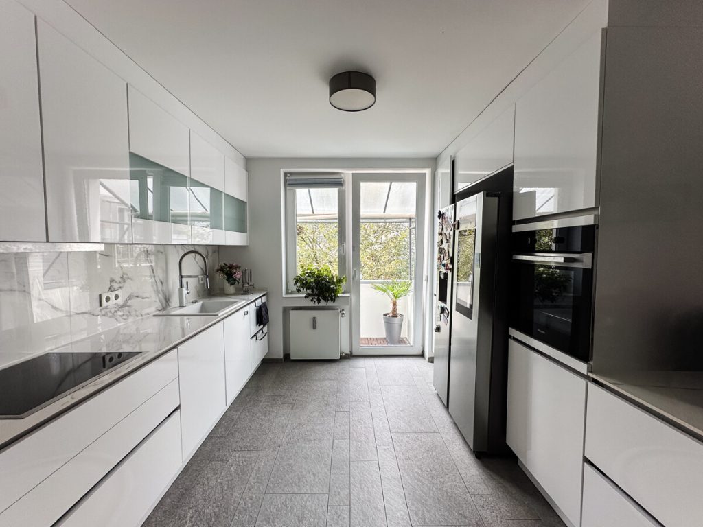 Immobilienangebot - Düsseldorf - Alle - Moderne Mehrgenerationenwohnung  -  Große Einheit  -  Zwei Balkone