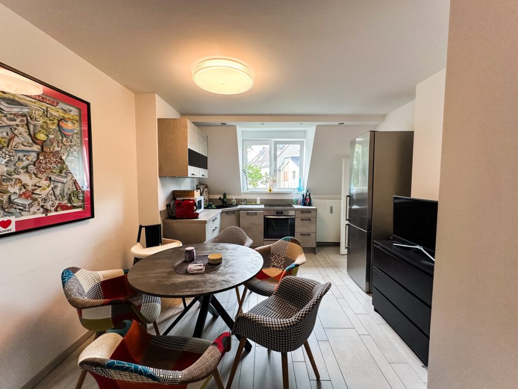Immobilienangebot - Düsseldorf - Alle - Moderne Mehrgenerationenwohnung  -  Große Einheit  -  Zwei Balkone