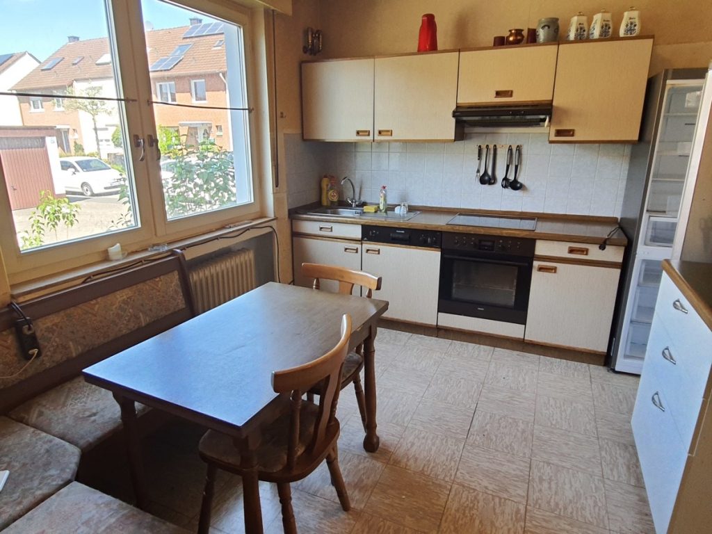 Immobilienangebot - Köln / Pesch - Alle - Pesch  -  Sanierung notwendig  -  7 Zimmer  -  Sonnengarten