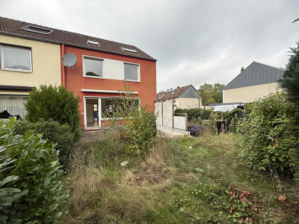 Immobilienangebot - Köln / Pesch - Alle - Pesch  -  Sanierung notwendig  -  7 Zimmer  -  Sonnengarten