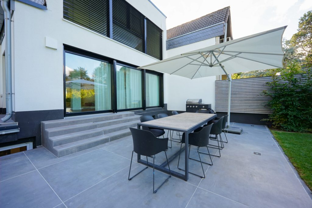 Immobilienangebot - Frechen - Alle - Frechen-Königsdorf  -  Direkte Waldrandlage  -  Luxus Energiesparhaus