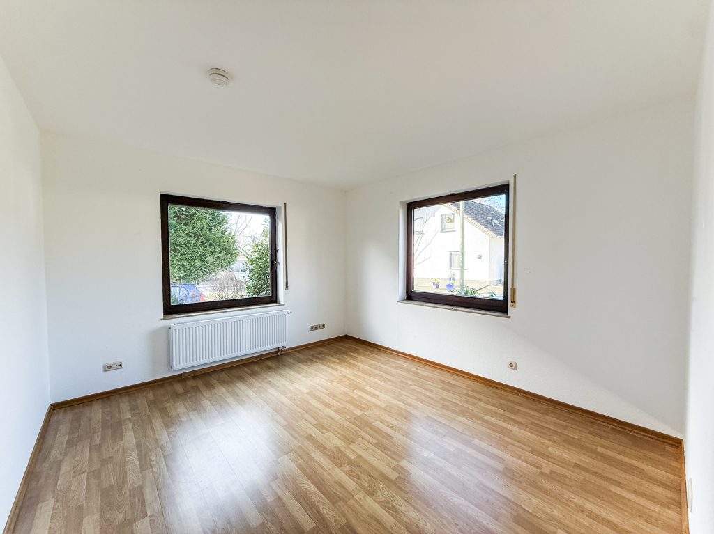Immobilienangebot - Overath - Alle - Zweifamilienhaus mit Terrasse & Balkon  -  Doppelgarage