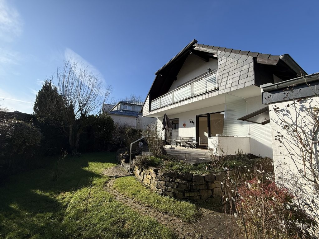 Immobilienangebot - Overath - Alle - Zweifamilienhaus mit Terrasse & Balkon  -  Doppelgarage