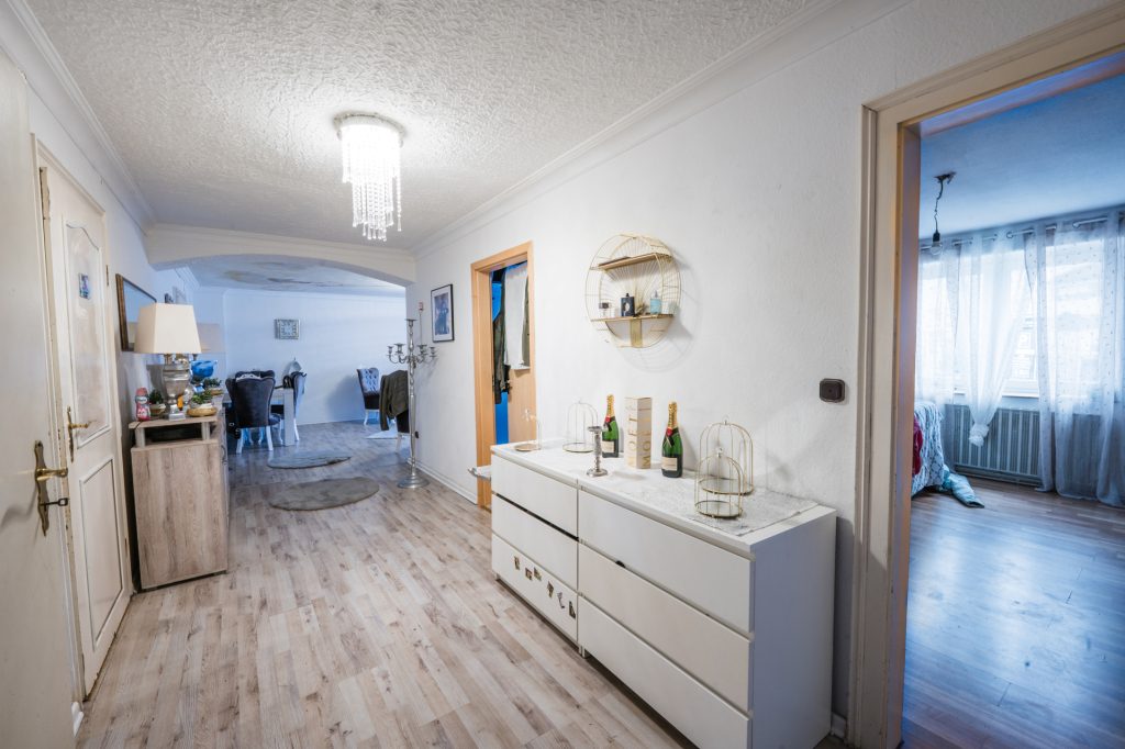Immobilienangebot - Baesweiler - Alle - Attraktives Mehrfamilienhaus mit drei Einheiten und Entwicklungspotenzial