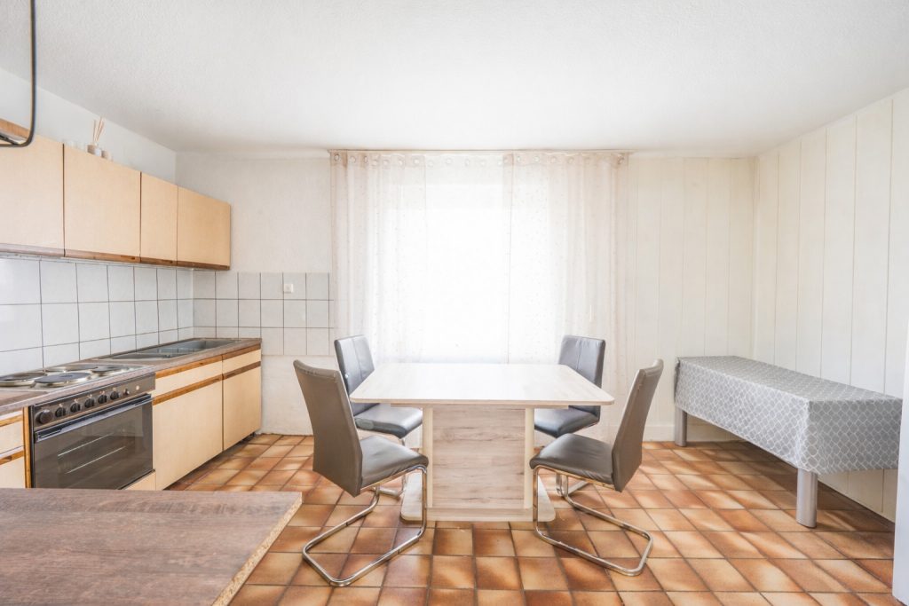 Immobilienangebot - Baesweiler - Alle - Attraktives Mehrfamilienhaus mit drei Einheiten und Entwicklungspotenzial