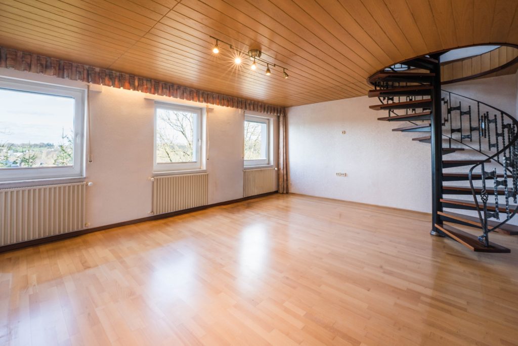 Immobilienangebot - Aachen / Eilendorf - Alle - Gepflegtes  Dreifamilienhaus mit vielseitigen Nutzungsmöglichkeiten