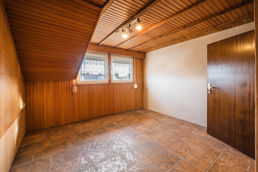 Immobilienangebot - Aachen / Eilendorf - Alle - Gepflegtes  Dreifamilienhaus mit vielseitigen Nutzungsmöglichkeiten