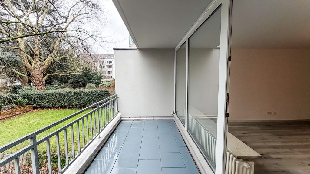 Immobilienangebot - Düsseldorf - Alle - Moderne Eigentumswohnung  -  Zentrale Lage  -  Tiefgaragenstellplatz