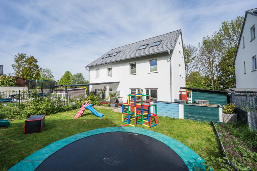 Immobilienangebot - Vettweiß - Alle - Moderne DHH mit Garten, offenem Wohnkonzept & idyllischer Lage
