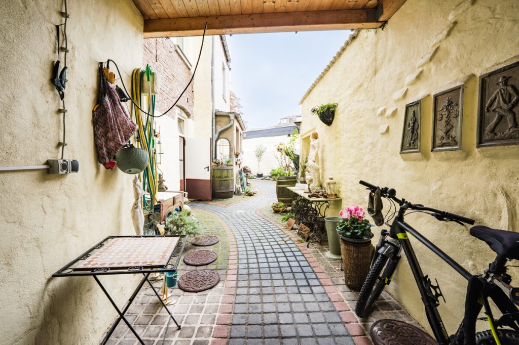 Immobilienangebot - Aachen - Alle - Gepflegtes Stadthaus in Innenstadtlage mit zwei vermieteten Wohnungen