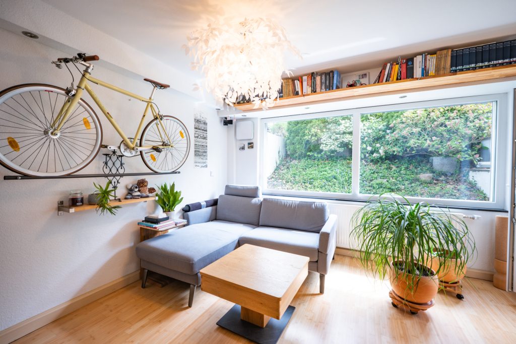 Immobilienangebot - Köln / Widdersdorf - Alle - Souterrain 2-Zimmer-Wohnung  -  saniert im Jahr 2019  -  Parkettboden