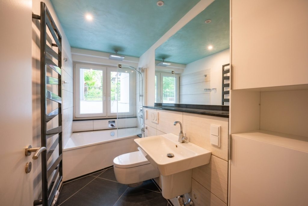 Immobilienangebot - Köln / Widdersdorf - Alle - Souterrain 2-Zimmer-Wohnung  -  saniert im Jahr 2019  -  Parkettboden