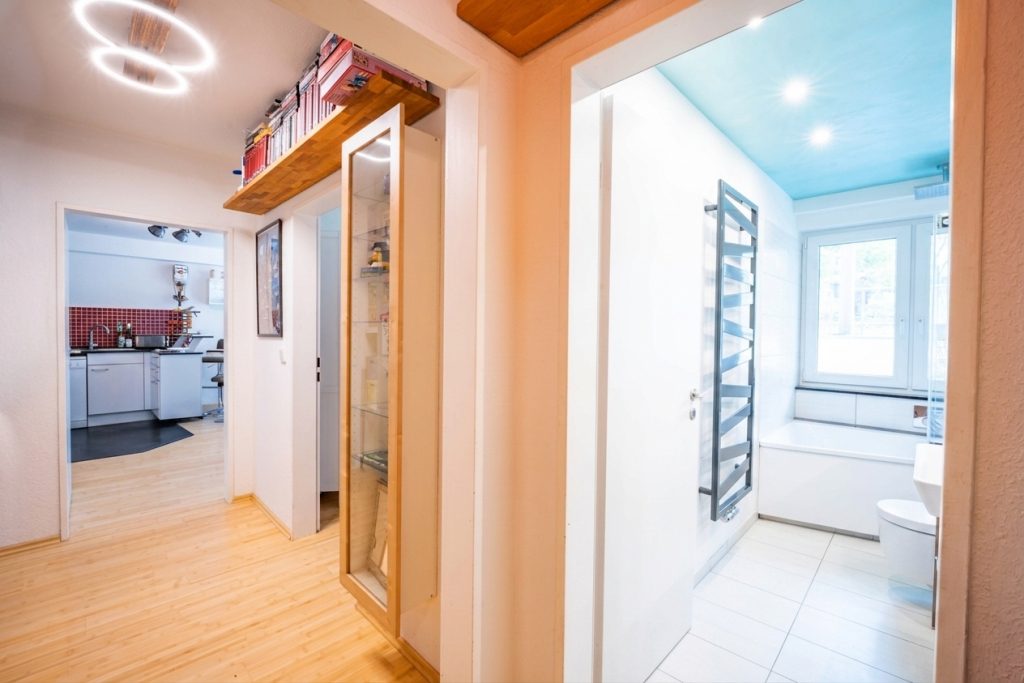 Immobilienangebot - Köln / Widdersdorf - Alle - Souterrain 2-Zimmer-Wohnung  -  saniert im Jahr 2019  -  Parkettboden