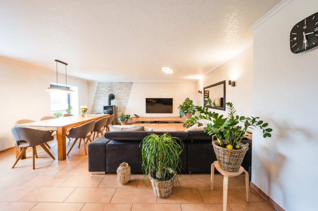 Immobilienangebot - Aachen - Alle - Historisches Anwesen mit Pferdeställen, Outdoor-Küche & Schwimmteich